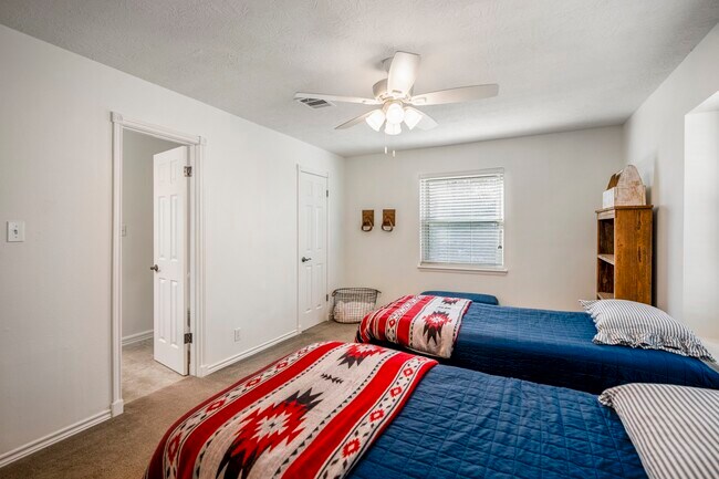 Building Photo - 15347 Conroe Dr