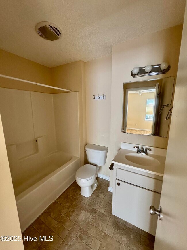 Building Photo - 1127 Brownlea Dr