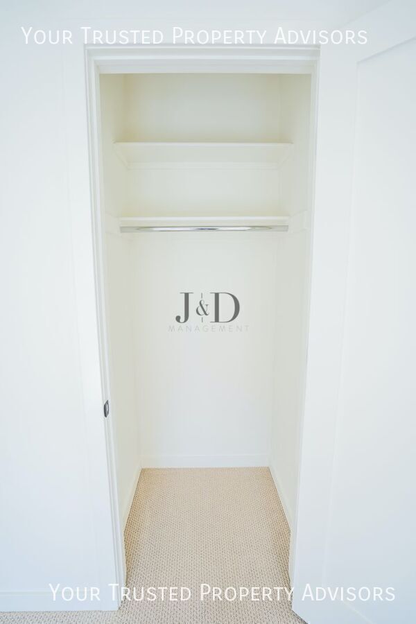 Building Photo - 1371 N Vulcan Ave