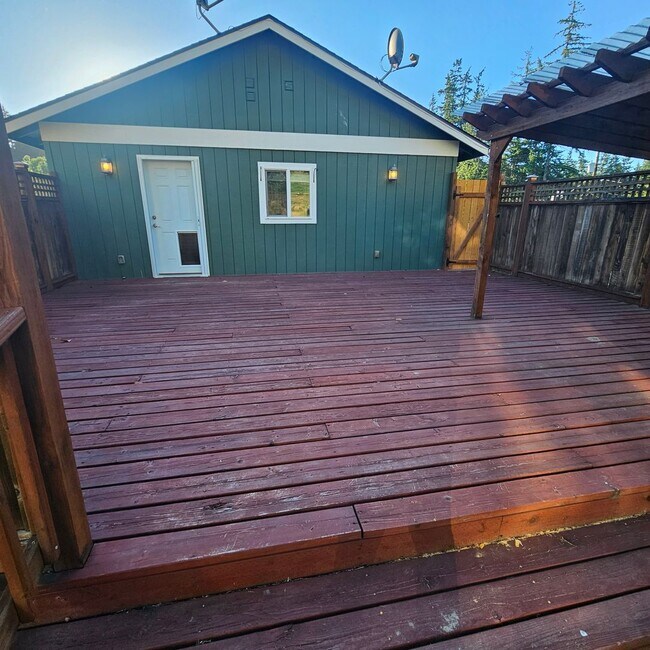 Building Photo - Charming 1-Bedroom Home with Spacious Backyard, 2 car garage & Modern Amenities – Pet Friendly!