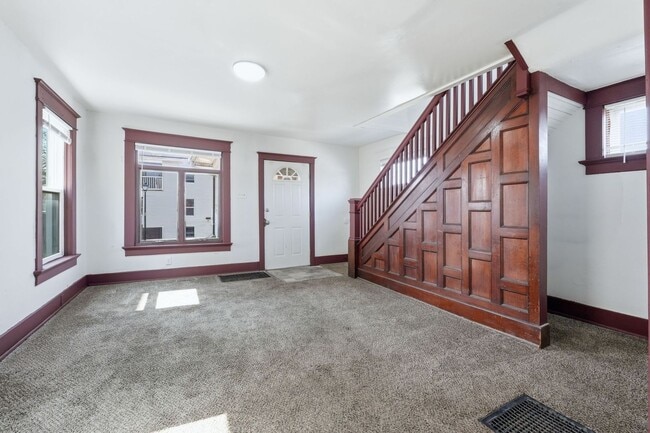 Building Photo - Modernized 3-Bedroom w/ New Furnace