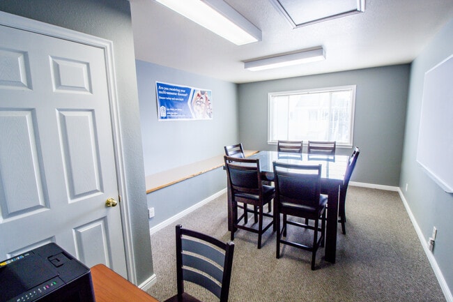 Lounge - Brookside Village