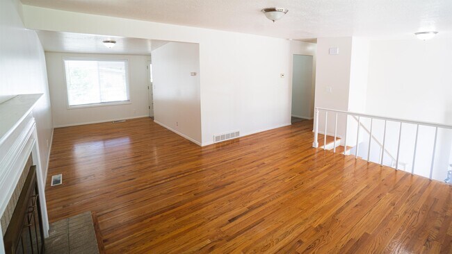 Building Photo - 5558 S Somerset Way