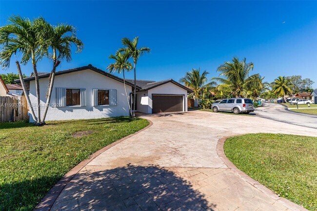 Building Photo - 10290 SW 145th Pl