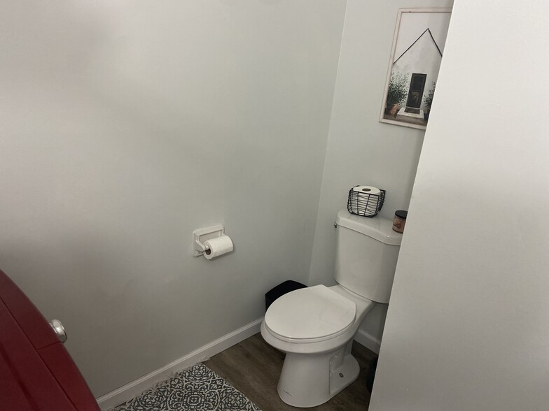 Half bath (upstairs) - 4995 Tyler St NE