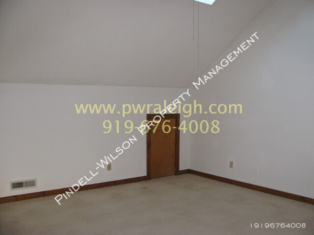 Building Photo - Top of the Pines Spacious Townhome
