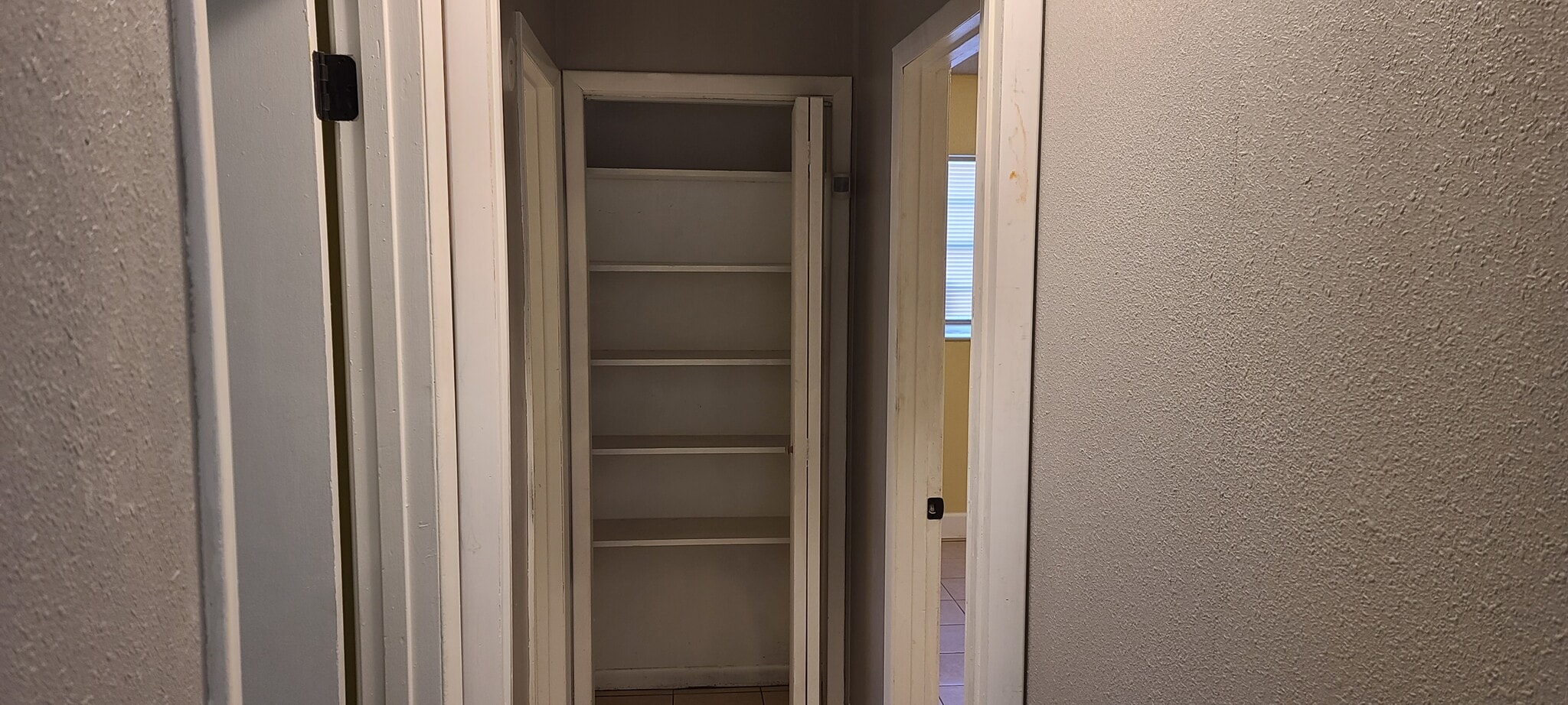 Building Photo - 4691 Pleasant Valley Ct