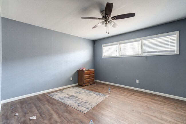 Building Photo - Rare find 5-bedroom 4-bathroom home near T...