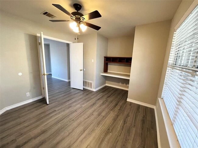 Building Photo - 206 Presidio Dr