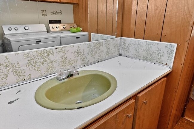 Building Photo - 1305 Ridge Cir