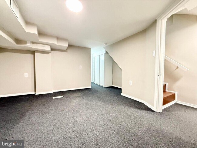 Building Photo - 1004 Girard St NW