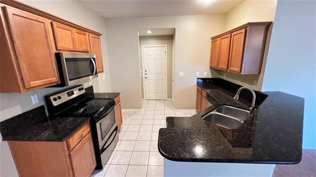 Building Photo - 1203 Reseda Dr