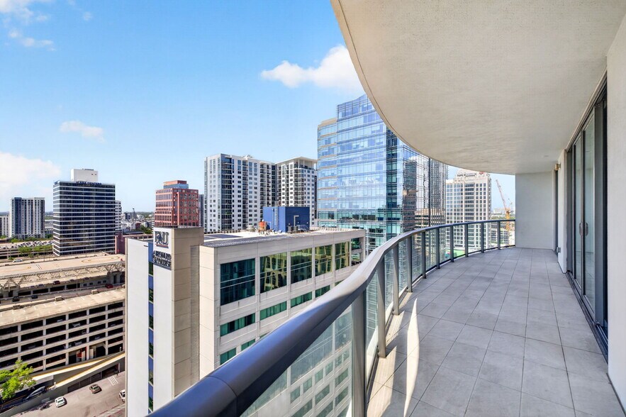 Building Photo - 100 E Las Olas Blvd
