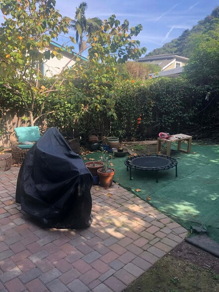 Building Photo - 819 W Figueroa St