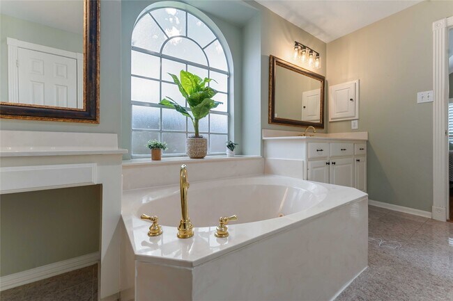 Building Photo - 5614 Whisper Ridge Dr