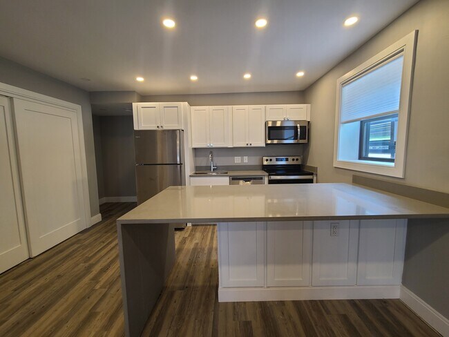 Building Photo - 15 Carson St