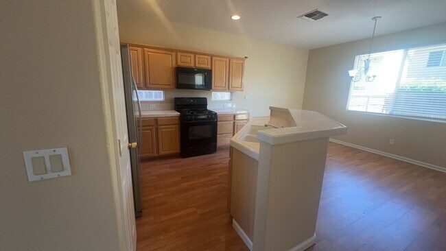 Building Photo - 3548 Santa Maria Ave