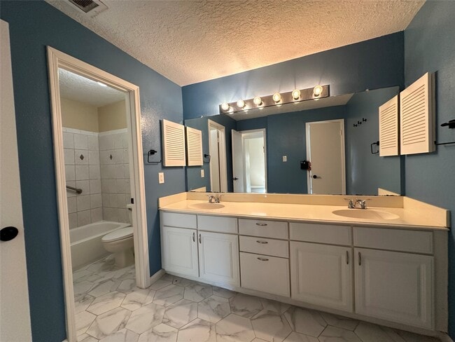 Building Photo - 2125 Augusta Dr