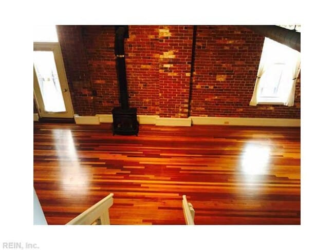 Building Photo - Gorgeous Loft At The Center Of It All Downtown!