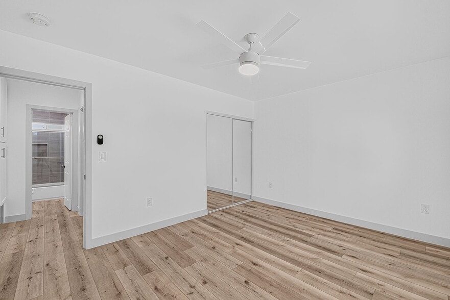 Building Photo - 933 Alamitos Ave