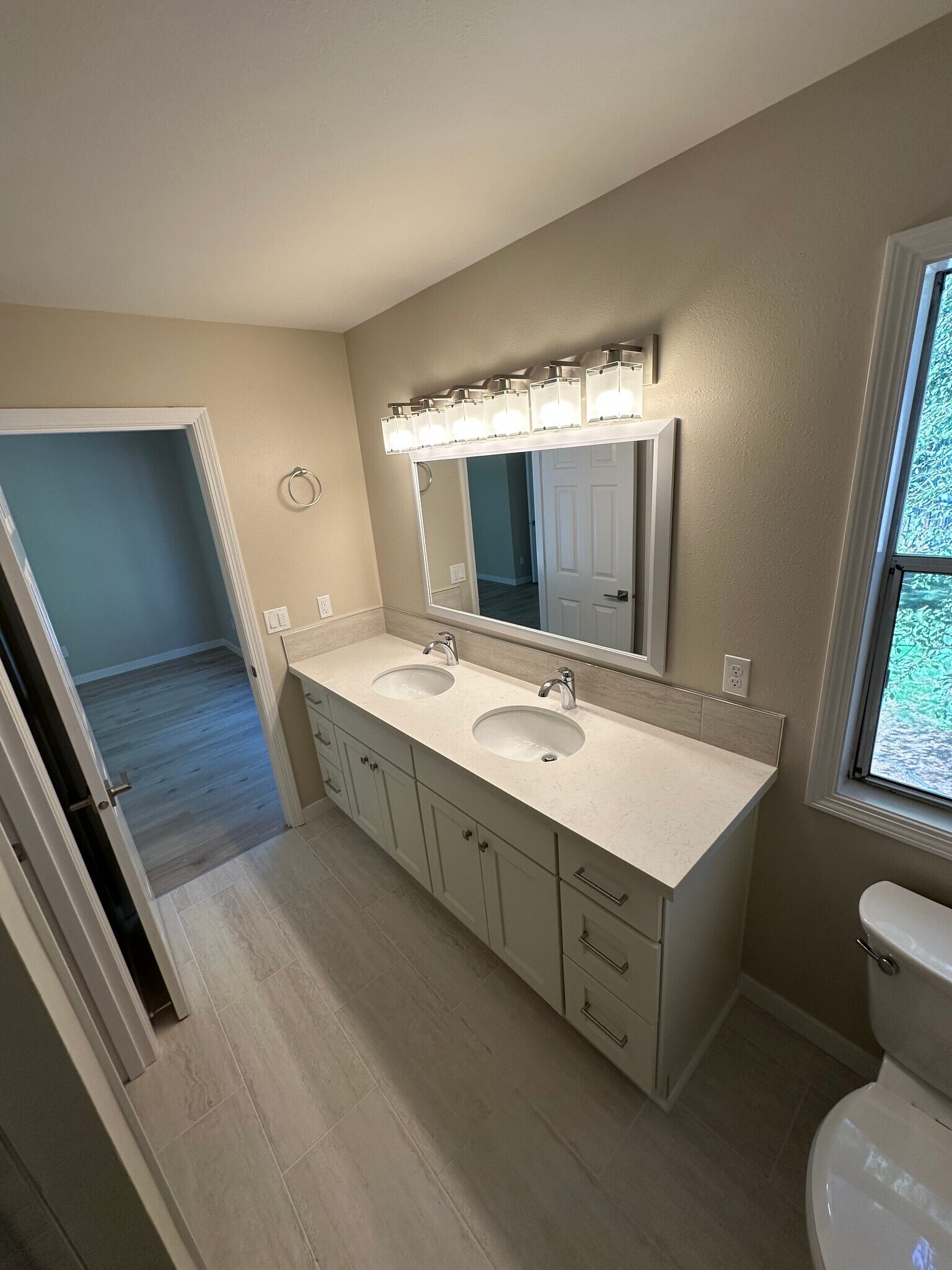 Building Photo - 17635 Hill Way