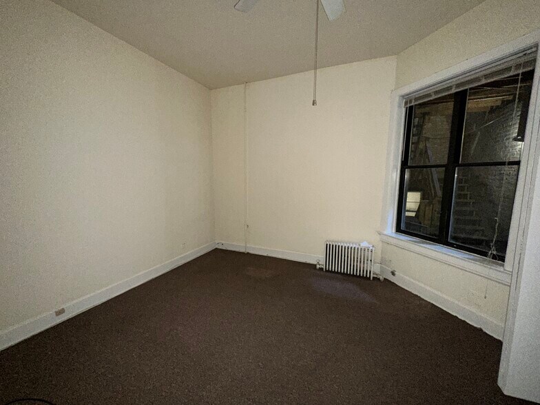 Building Photo - 3606 N Racine Ave