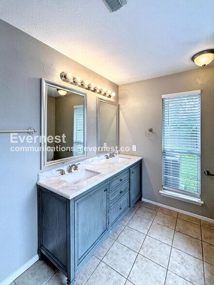 Building Photo - 2426 Tall Ships Ln