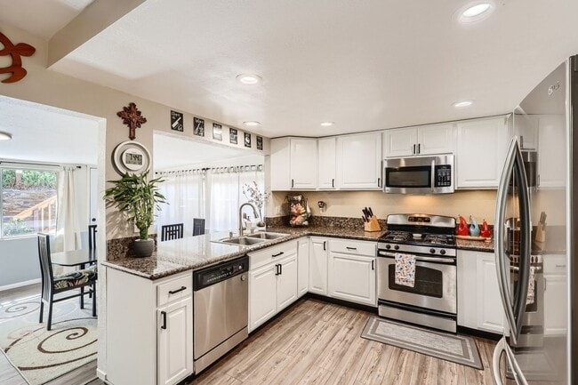 Building Photo - Charming 3-Bedroom, 2-Bath Home in a Cul-d...