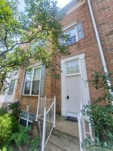 Building Photo - 6030 Lincolnia Rd