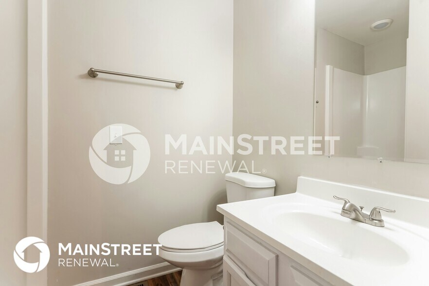 Building Photo - 242 Iris Dr