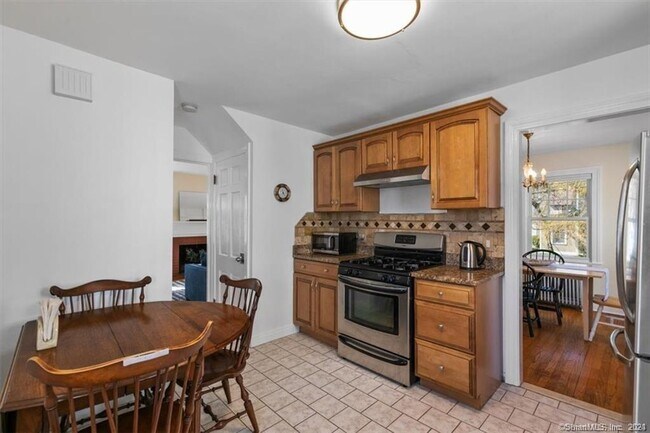 Building Photo - 21 Lilac Ave