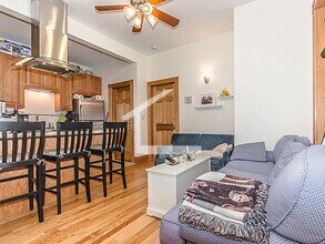 Building Photo - Really Nice 2 bed in Beacon Hill