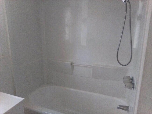 Building Photo - FOR LEASE | 2 Bd 1 Ba Home