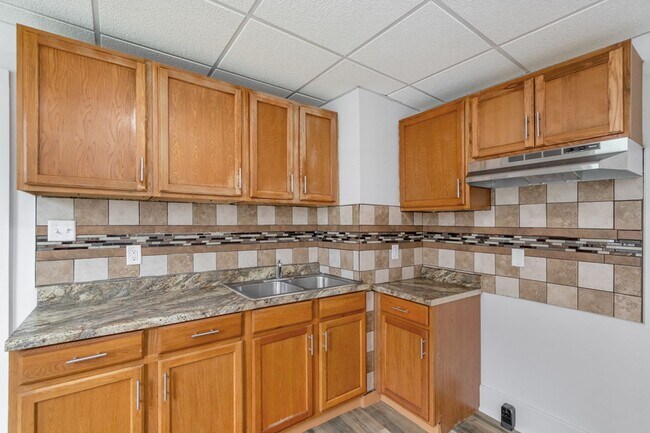 Building Photo - 2 Bed Home with Large Yard & Covered Porch – $1,295/mo
