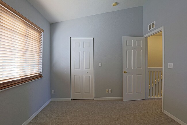 Building Photo - Cypress Landing 10033