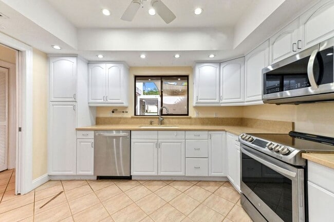 Primary Photo - 1900 Presidential Way