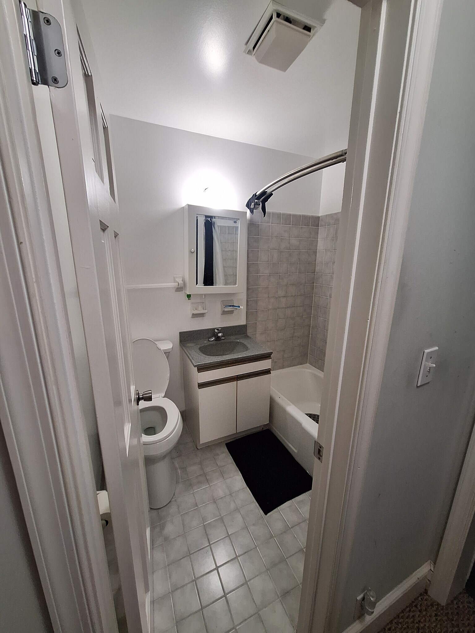 Full bath with showerhead in tub - 4 Knox Ave