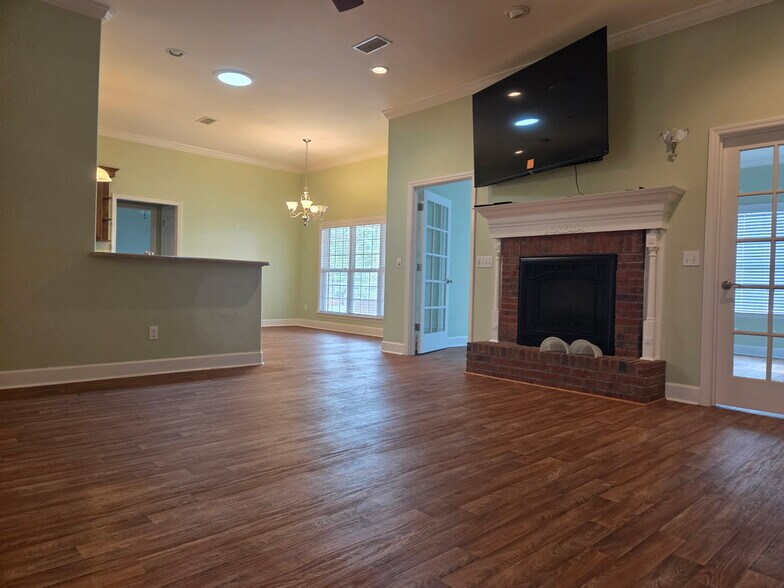 Building Photo - 565 Twin Ponds Dr