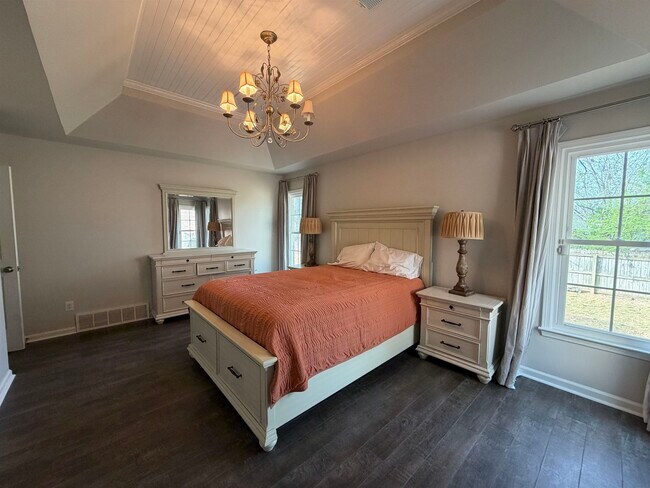 Building Photo - 1565 Dexter Run W