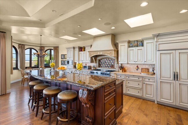 Kitchen - 109 S Poinsettia Ave