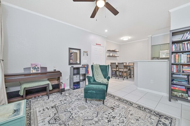 Building Photo - AVAILABLE January 2026 - 1/1 Condo - Acros...