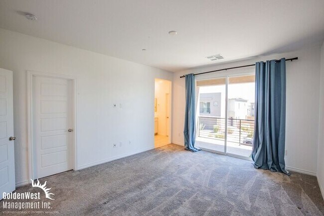 Building Photo - Modern 3Bdm 2.5Ba Home with Private Outdoor Retreat in Northwest Las Vegas.