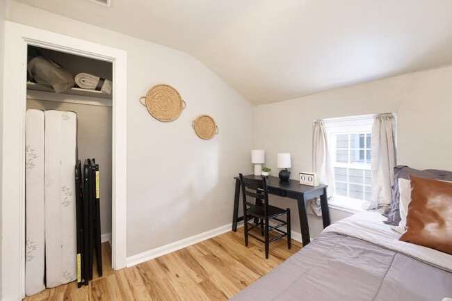 Building Photo - 367 S Rocky River Dr