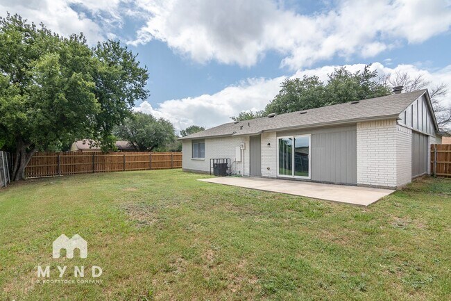 Building Photo - 3237 Chalmette Ct