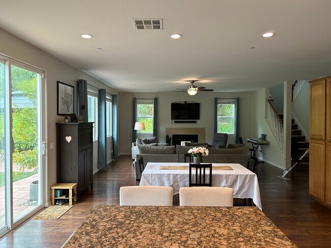 Building Photo - Beautiful 5BD/3BA Home In Oceanside