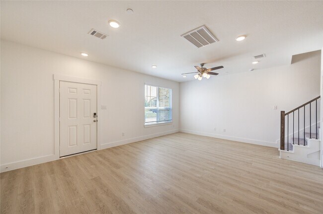 Building Photo - 11910 Carvalho Dr