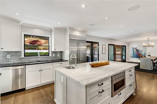 Building Photo - 1100 Kingston Dr NE