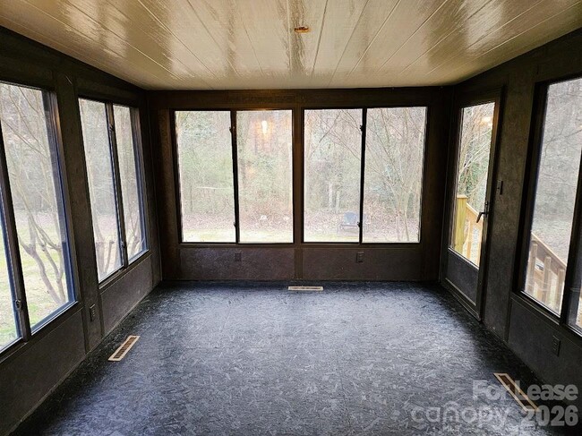 Building Photo - 1540 Cooper Ave