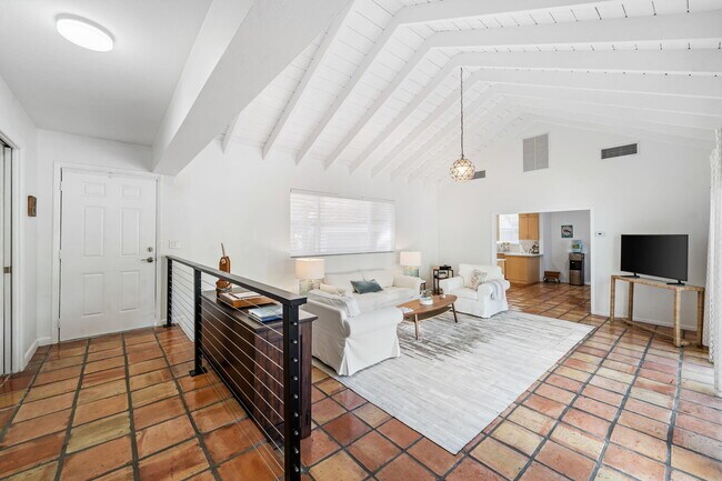 Building Photo - 49 River Dr