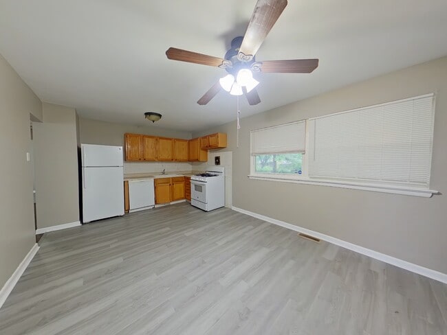 Building Photo - 770 Manresa Ln